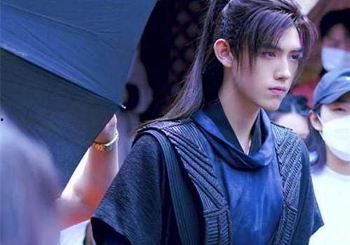 娱乐吃瓜君罗云熙,从“润玉”到“吃瓜君”，娱乐圈的蜕变与成长  第3张